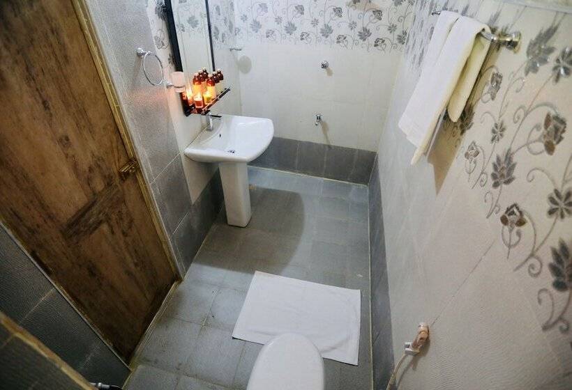 غرفة قياسية ثلاثية, Sandalu Kithulgala