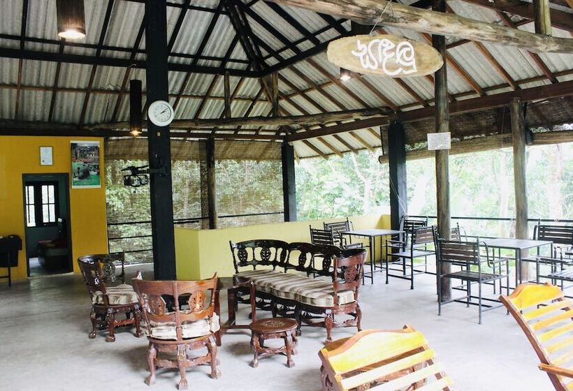 غرفة قياسية ثلاثية, Sandalu Kithulgala