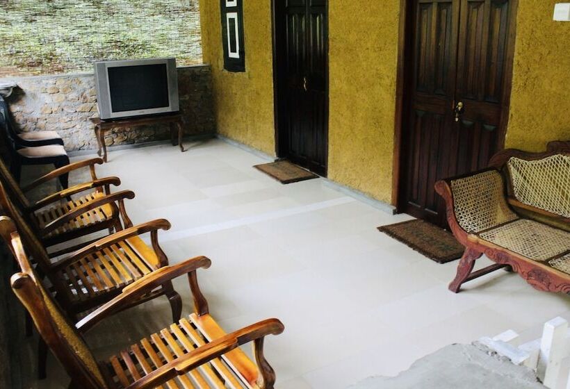 غرفة قياسية ثلاثية, Sandalu Kithulgala