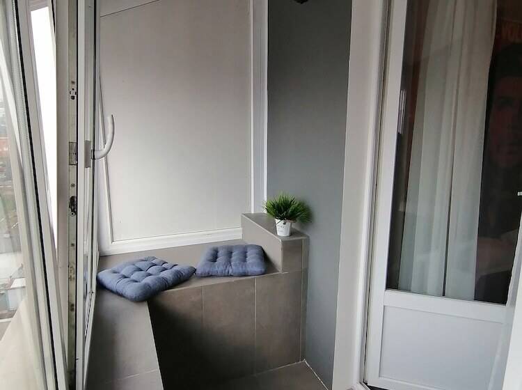 اتاق سوپریور با چشمانداز شهر, Art