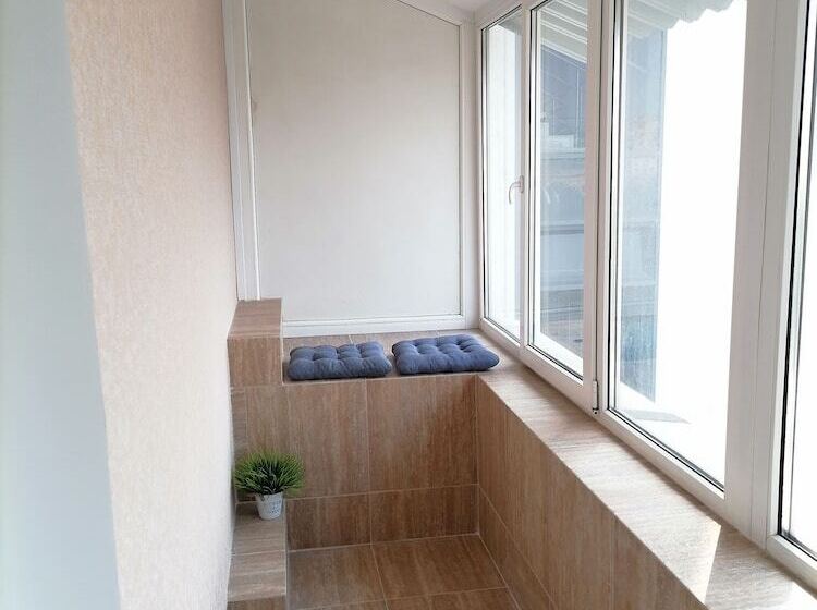 اتاق سوپریور با چشمانداز شهر, Art