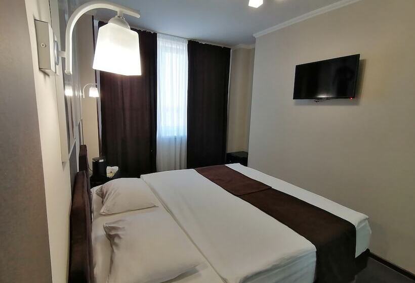 اتاق سوپریور با چشمانداز شهر, Art