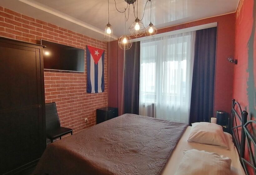 اتاق سوپریور با چشمانداز شهر, Art