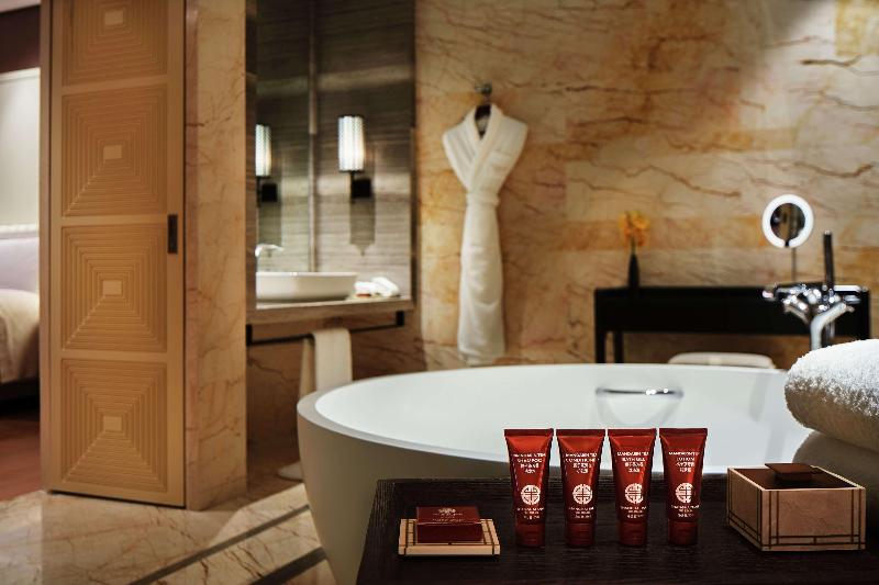 דירת שני חדרים, Conrad Tianjin