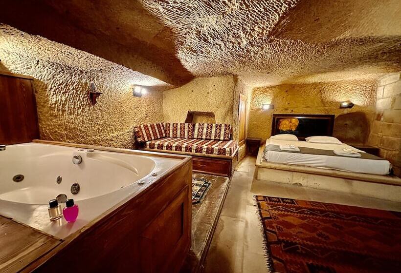 سوییت جونیور, Harkasos Cave