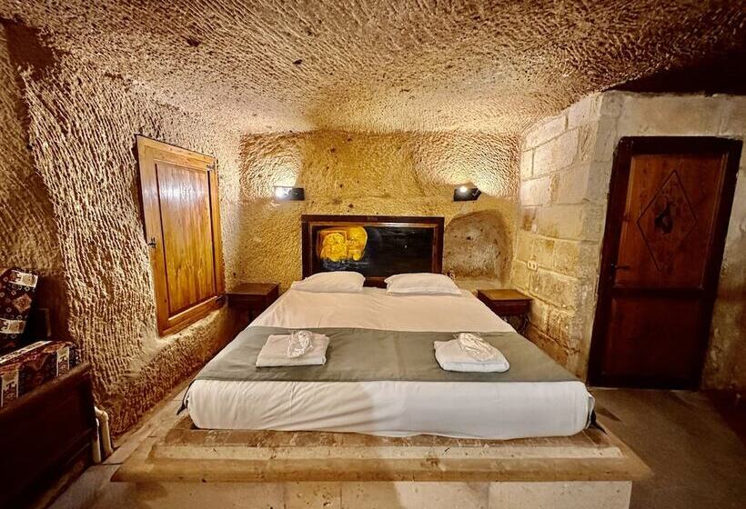 سوییت جونیور, Harkasos Cave