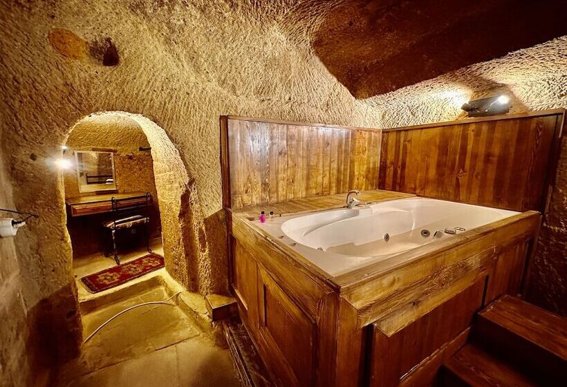 سوییت جونیور, Harkasos Cave