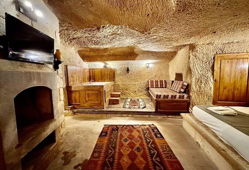 سوییت جونیور, Harkasos Cave