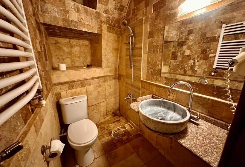 اتاق خانوادگی, Harkasos Cave