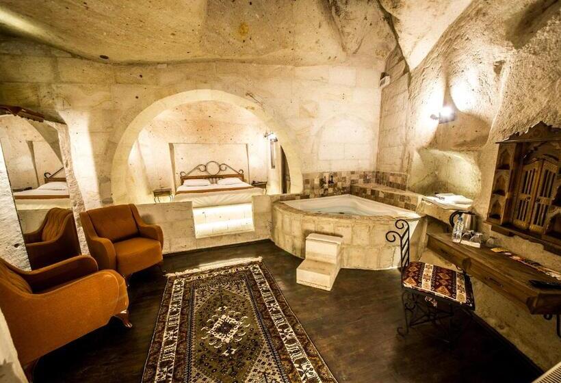 سوئیت با تخت بزرگ, Harkasos Cave