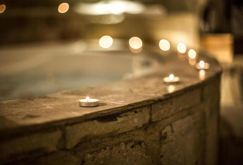 سوئیت با تخت بزرگ, Harkasos Cave