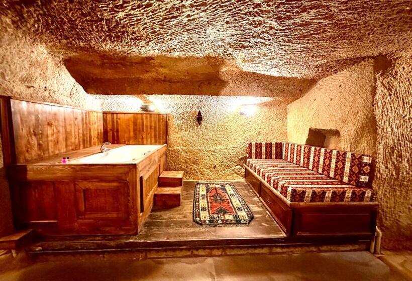 سوییت جونیور, Harkasos Cave