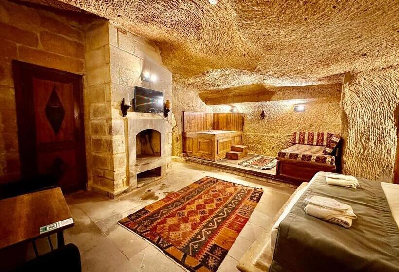 سوییت جونیور, Harkasos Cave