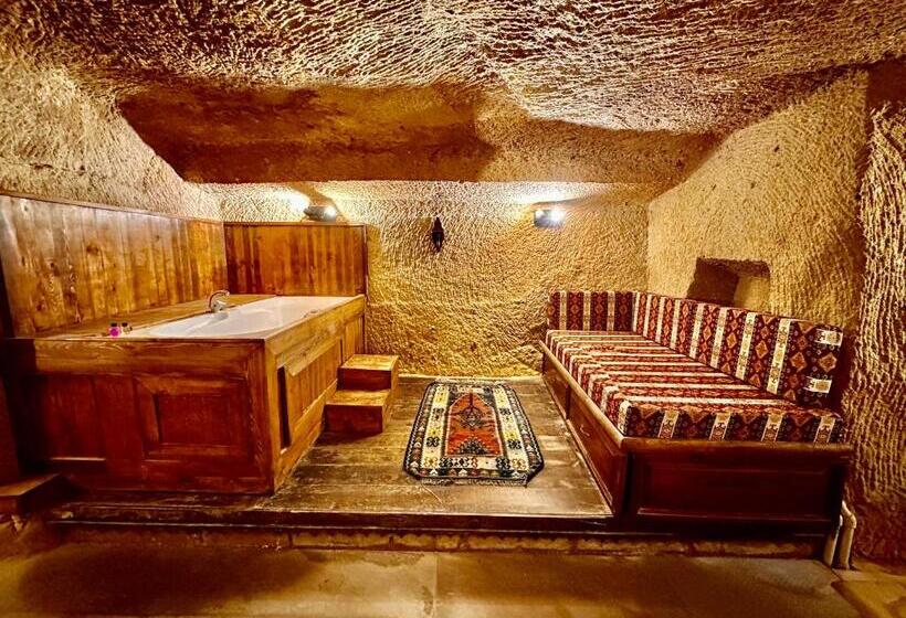 سوییت جونیور, Harkasos Cave