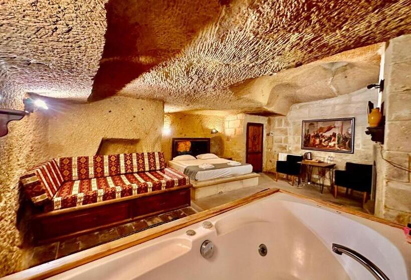 سوییت جونیور, Harkasos Cave