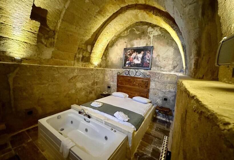 سوییت لوکس, Harkasos Cave