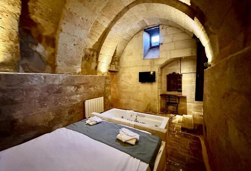 سوییت لوکس, Harkasos Cave