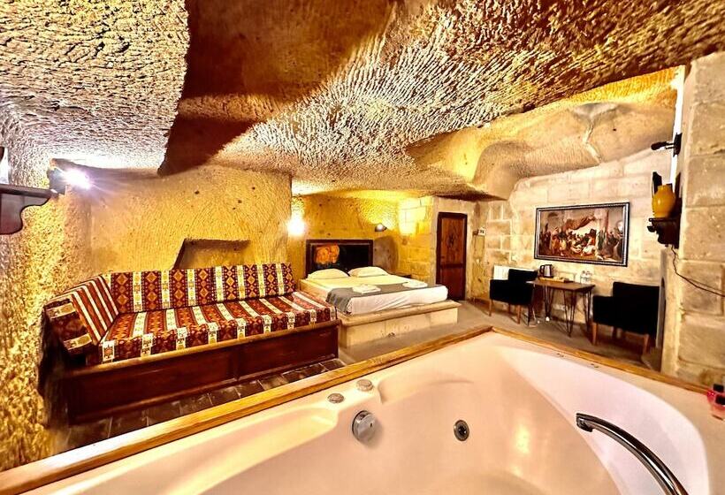 سوییت جونیور, Harkasos Cave