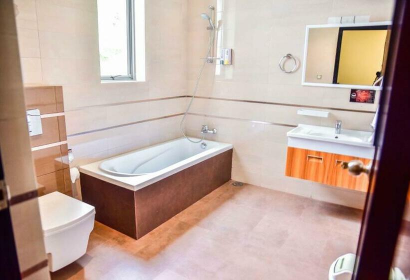 家庭间, Thissa Inn