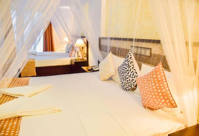 家庭间, Thissa Inn