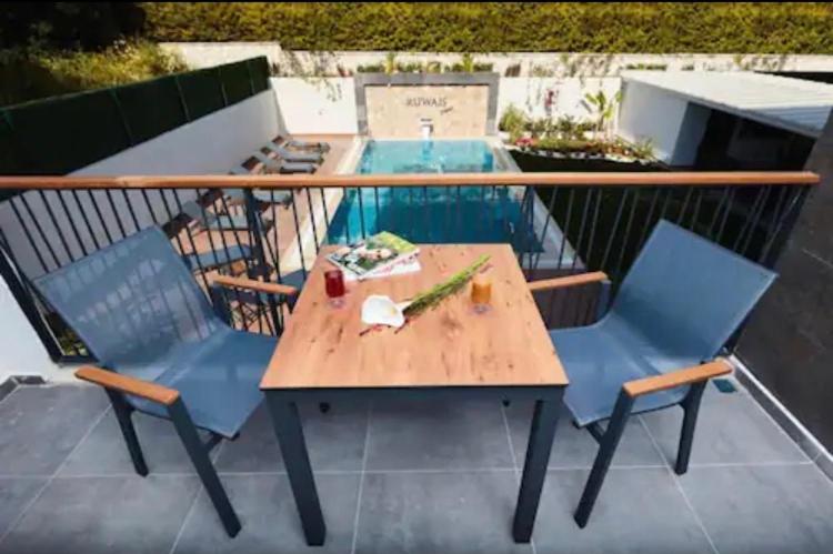 Standaardkamer met Uitzicht op het Zwembad, Ruwais