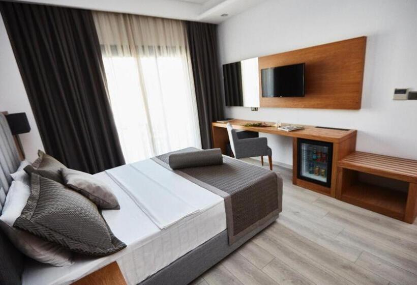 Standaardkamer met Uitzicht op het Zwembad, Ruwais