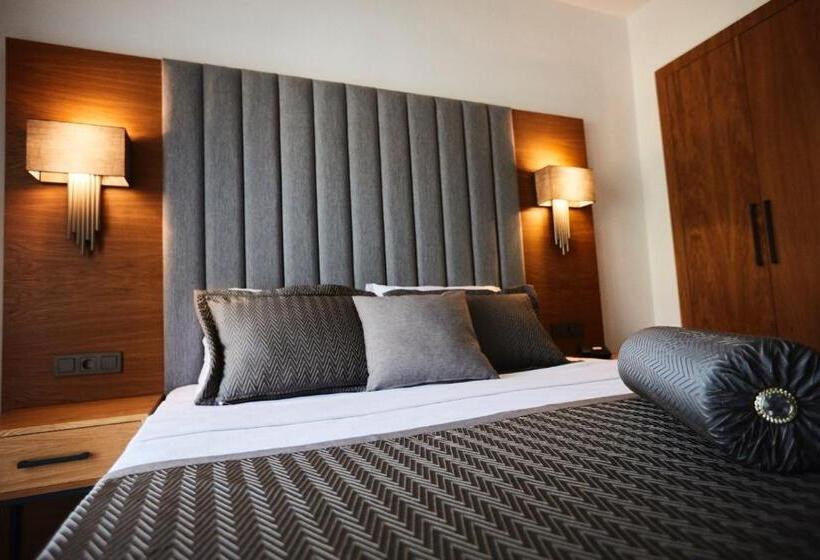 Standaardkamer met Uitzicht op het Zwembad, Ruwais