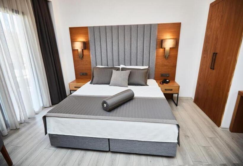 Standaardkamer met Uitzicht op het Zwembad, Ruwais