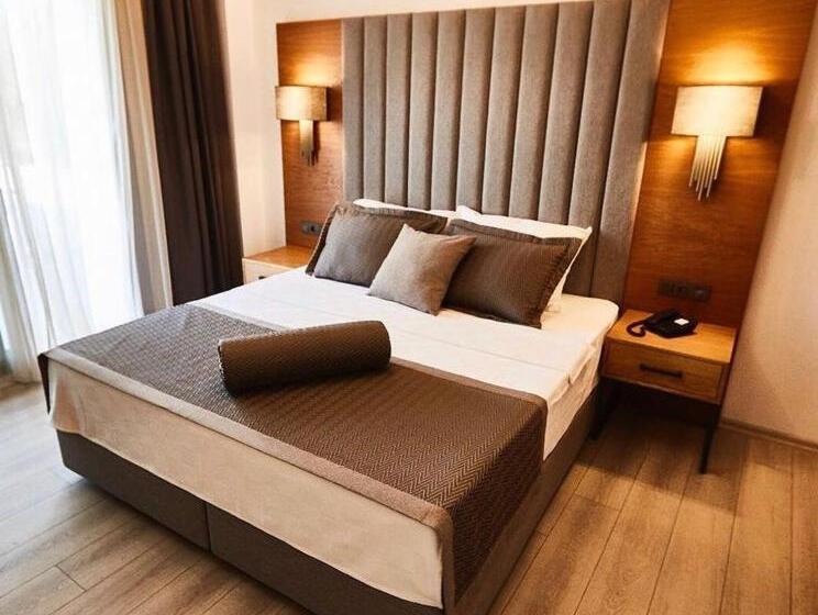 Standaard Driepersoonskamer met Uitzicht op de Tuin, Ruwais