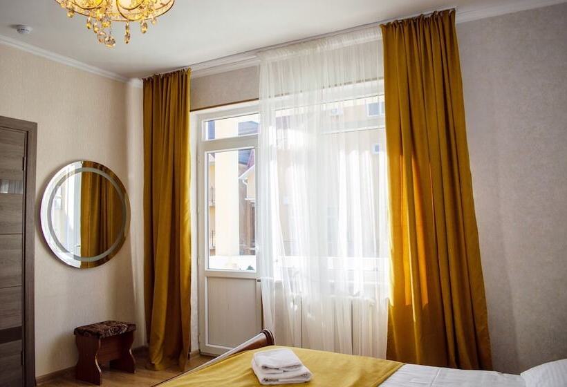 Quarto Familiar, Guest House Na Tsvetochnoy