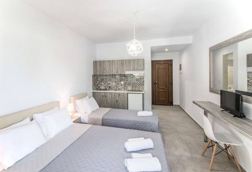 스탠다드 트리플 룸 풀장 전망, Pension Strawberry