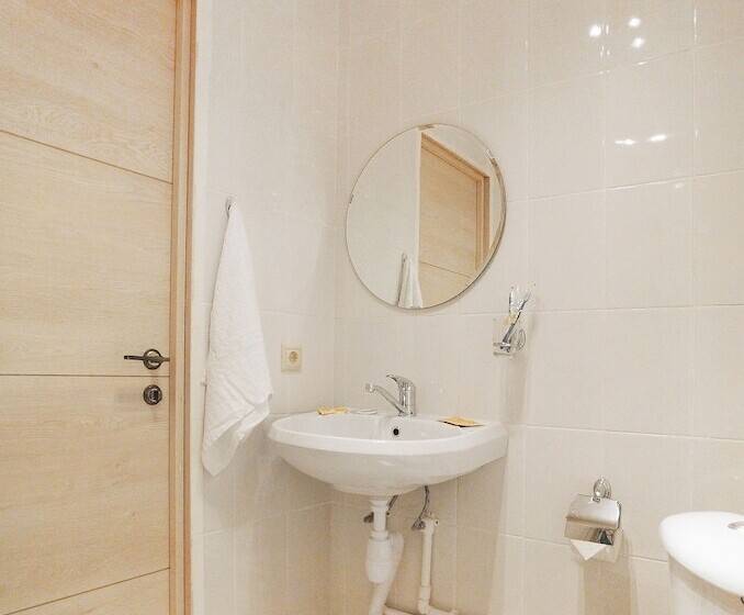 غرفة كومفورت ثلاثية, Major