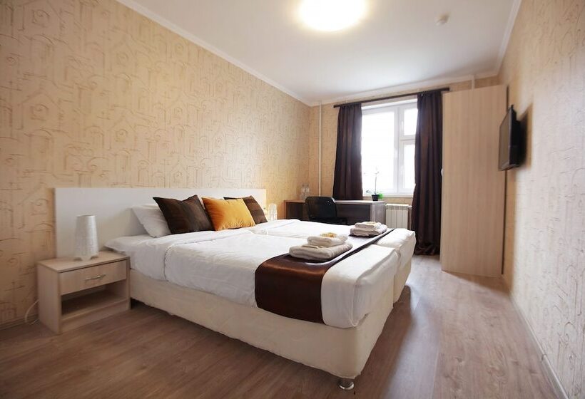 غرفة كومفورت ثلاثية, Major