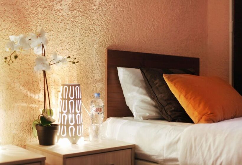 غرفة كومفورت ثلاثية, Major