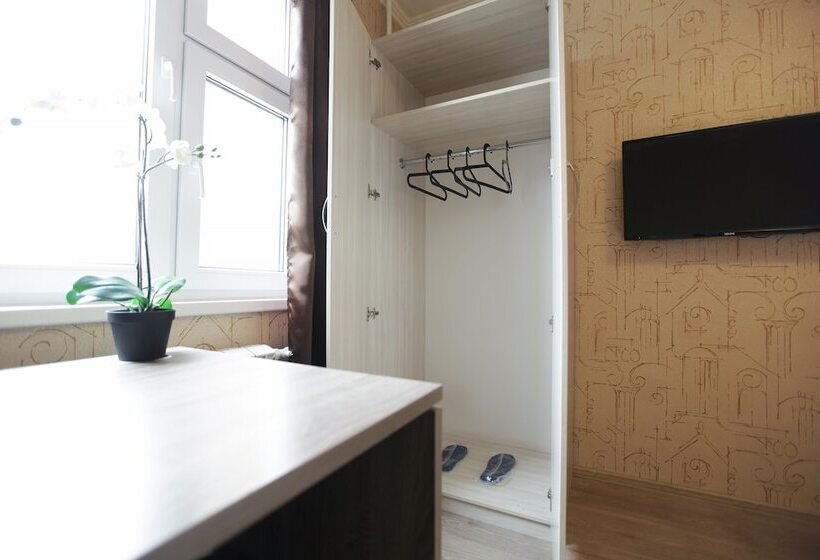 غرفة قياسية, Major