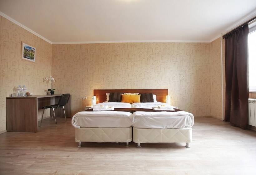 غرفة كومفورت ثلاثية, Major