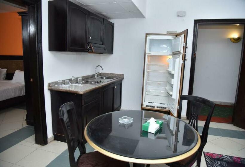 اتاق استاندارد چهار تخته, Royal Pyramids