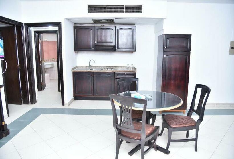 اتاق استاندارد سه نفره, Royal Pyramids