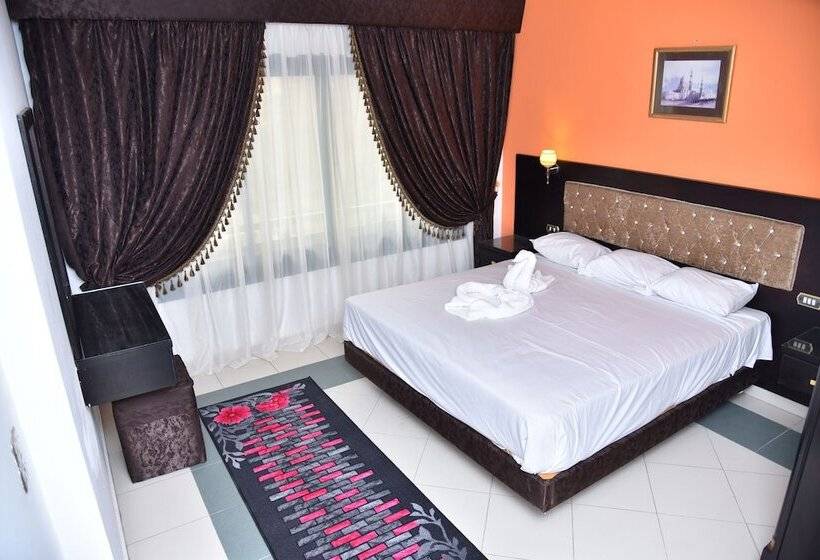 اتاق استاندارد چهار تخته, Royal Pyramids