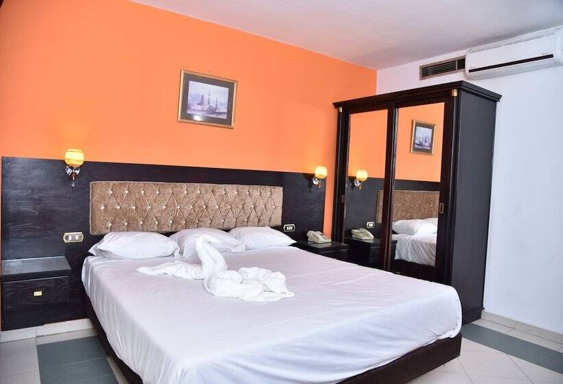 اتاق استاندارد چهار تخته, Royal Pyramids