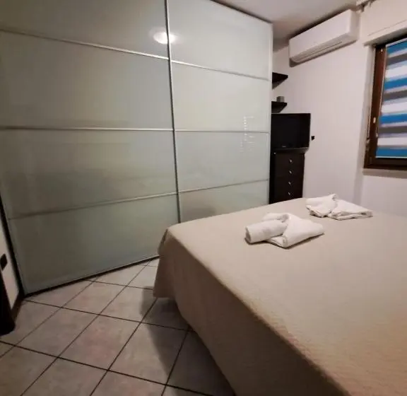 Huoneisto 3 Makuuhuonetta, Canne Al Vento