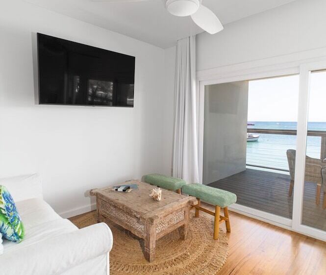 Deluxe Suite Sea View, The Beach House Boutique