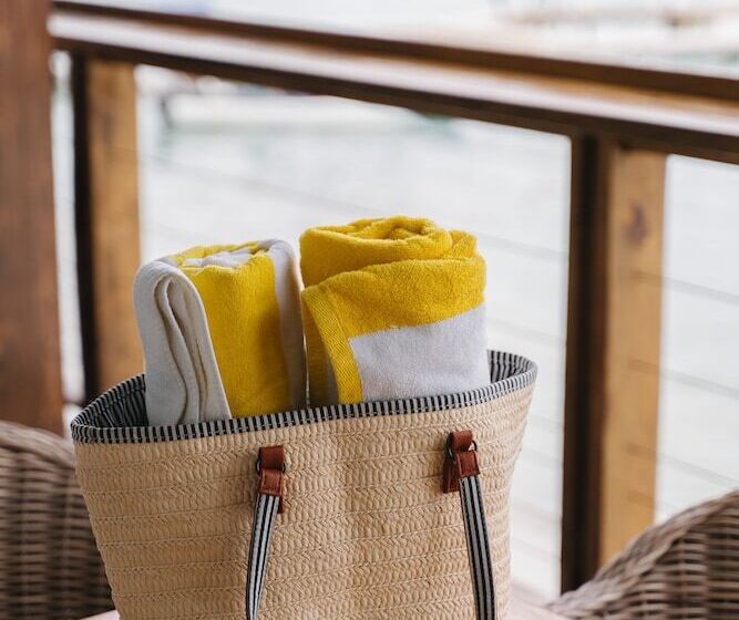 Deluxe Suite Sea View, The Beach House Boutique