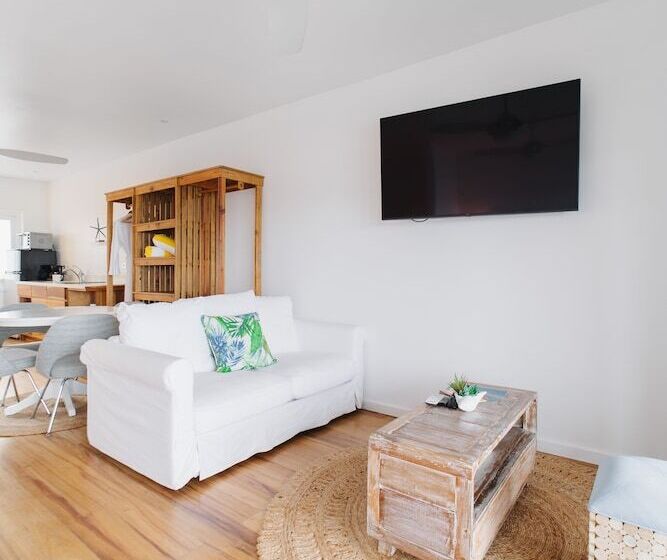 Deluxe Suite Sea View, The Beach House Boutique