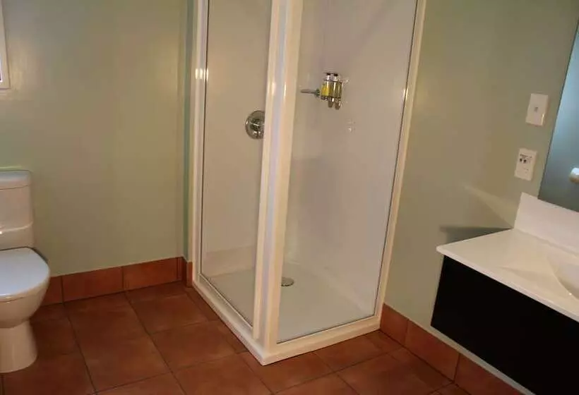 استودیوی استاندارد, Asure Townsman Motor Lodge