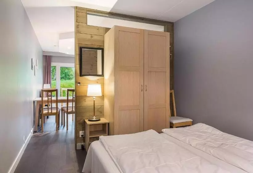 استودیوی استاندارد, Highland Lodge