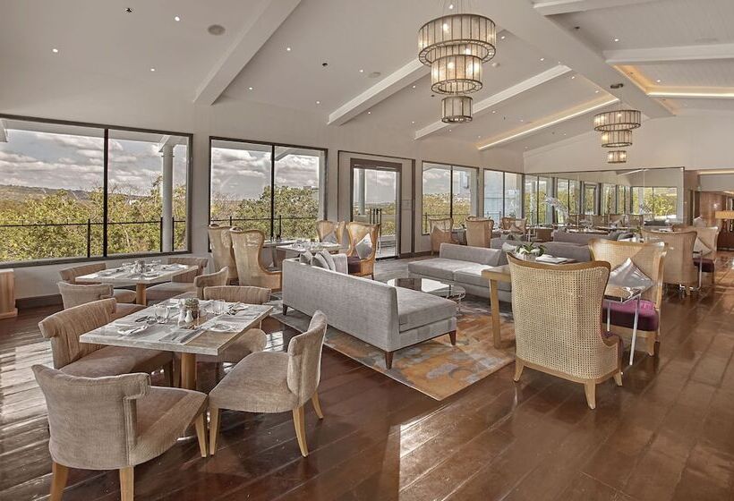 סוויטת קלאב ג'וניור, Quest Plus Conference Center Clark