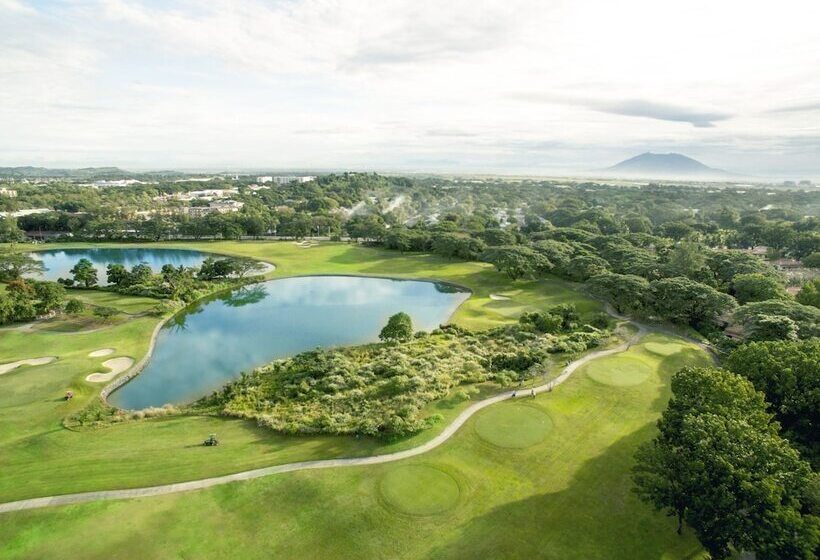 וילת חדר פרמיום, Quest Plus Conference Center Clark