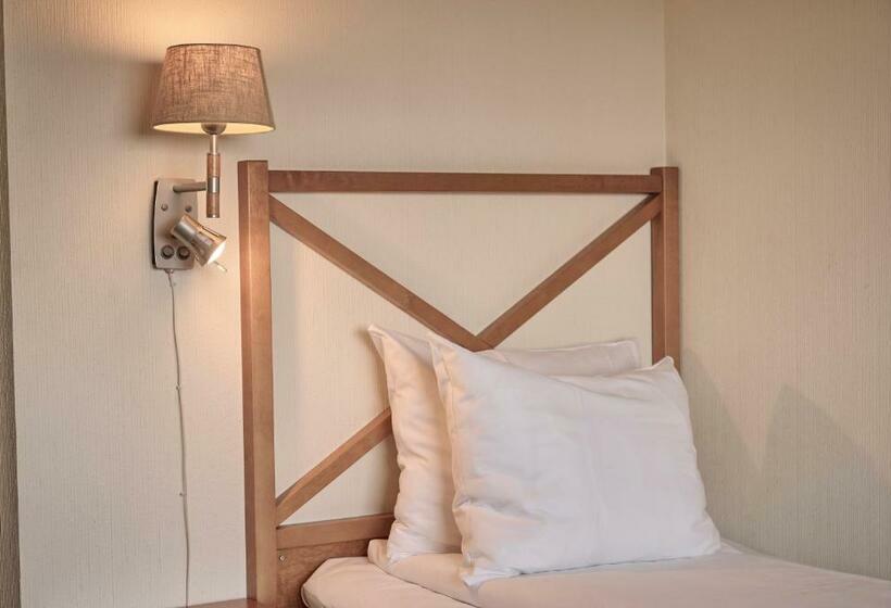 اتاق استاندارد یک نفره, Sola Strand