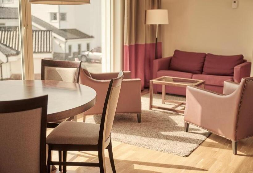 سوییت جونیور, Sola Strand